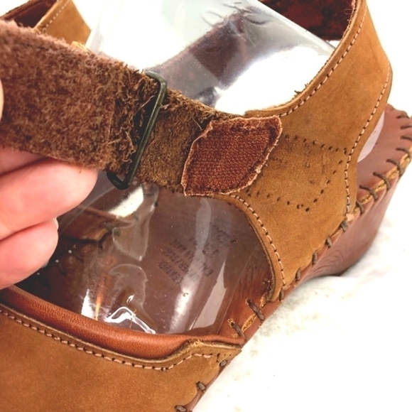 Natural Soul Women’s 8M Brown Leather Sandals with Hook Closure Cute Stitching - Picture 4 of 8